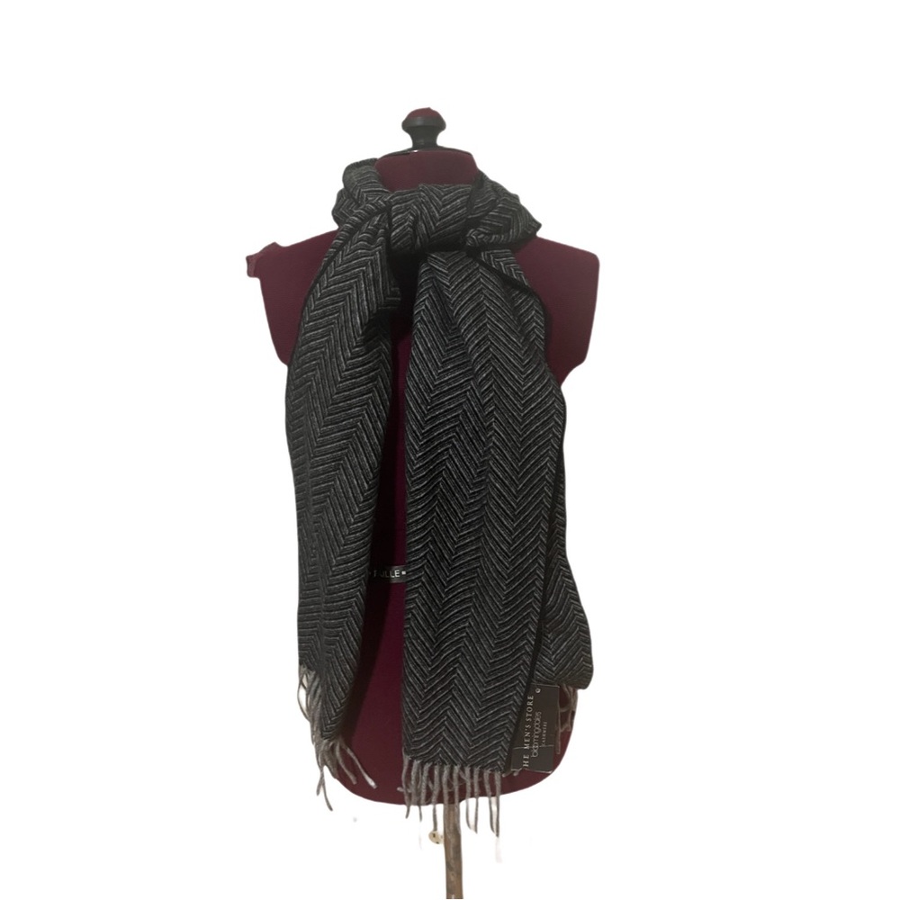 The Men’s Store Bloomingdale’s Herringbone grey and black Cashmere scarf